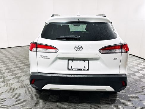 Used 2024 Toyota Corolla Cross LE FWD image 4