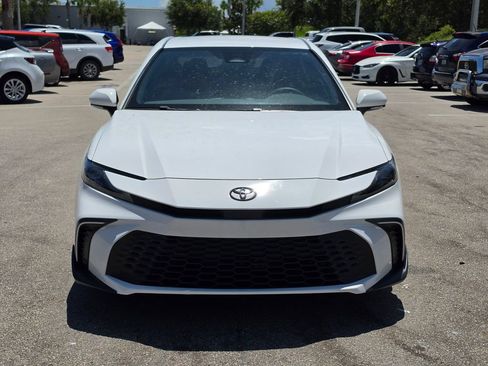 Used 2025 Toyota Camry SE w/ Convenience Package FWD image 2