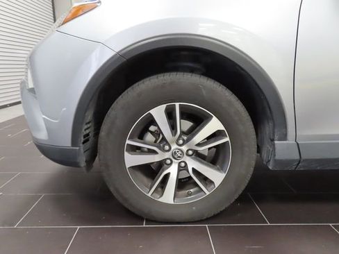 Used 2018 Toyota RAV4 XLE FWD image 14
