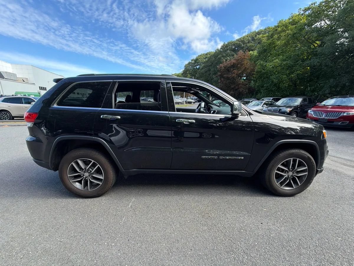 Used 2017 Jeep Grand Cherokee Limited AWD/4WD image 2