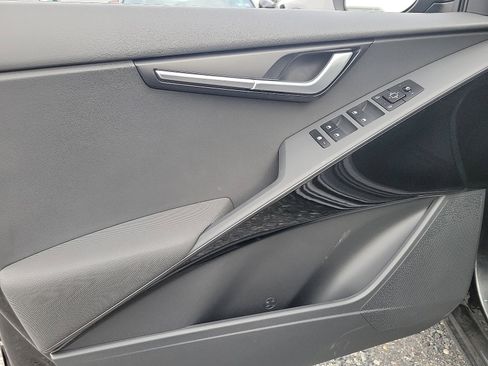 New 2025 Kia Niro EX image 8