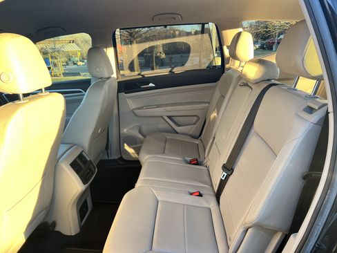 Used 2023 Volkswagen Atlas SE w/ Black Wheel Package image 29