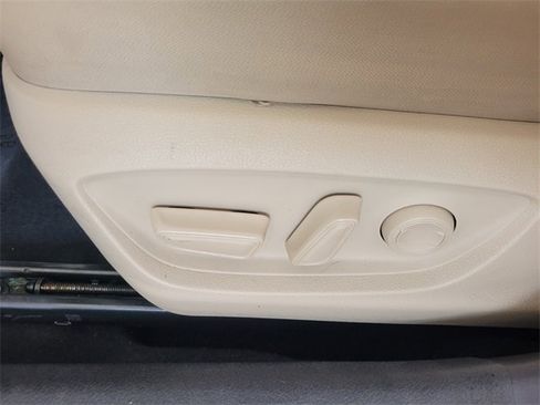 Used 2019 Toyota Camry LE image 4