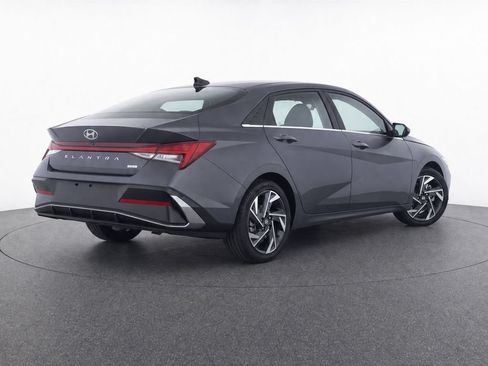 Used 2025 Hyundai Elantra Limited FWD image 22
