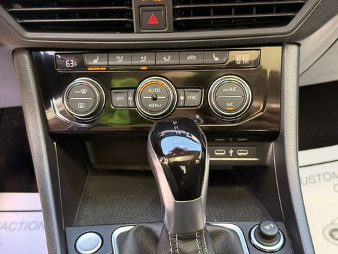 Used 2024 Volkswagen Jetta SE FWD image 20
