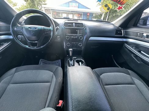 Used 2016 Ford Explorer XLT image 16
