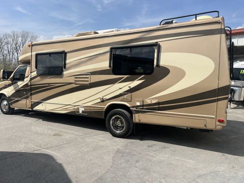 Used 2017 Ford E-450 and Econoline 450 Super Duty w/ Motorhome Prep Package RWD image 2
