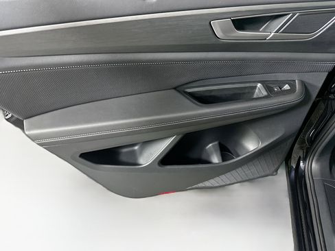 Used 2025 Volkswagen Atlas Cross Sport SE image 25