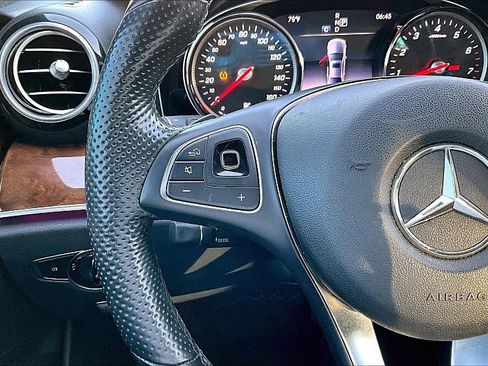 Used 2017 Mercedes-Benz E 300 4d Sedan E300 Luxury image 19