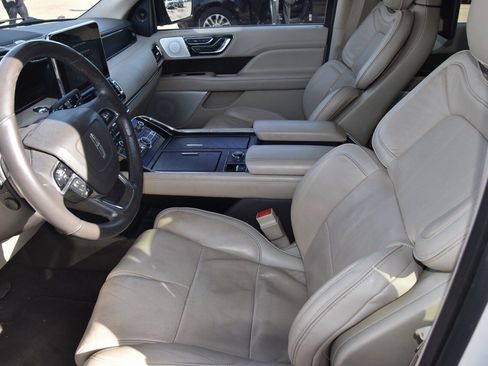 Used 2018 Lincoln Navigator L Reserve w/ Technology Package image 11
