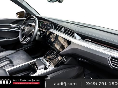 Used 2022 Audi e-tron Chronos image 16