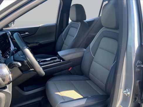 Used 2025 Chevrolet Equinox LT w/ Convenience Package II FWD image 8
