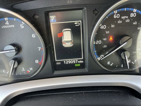 Used 2018 Toyota RAV4 XLE AWD/4WD image 22