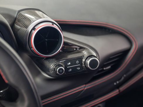 Certified 2021 Ferrari F8 Tributo RWD image 32