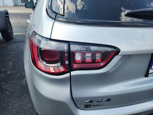 Used 2025 Jeep Compass Trailhawk AWD/4WD image 5