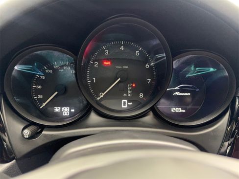 Used 2023 Porsche Macan Turbo image 58