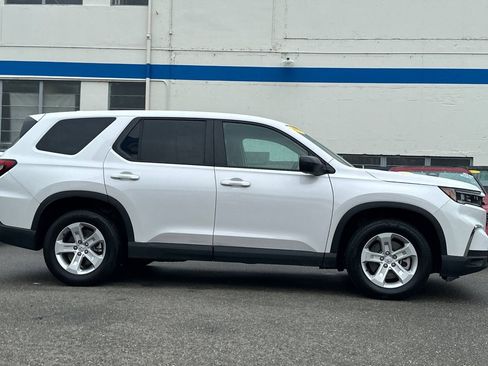 Used 2023 Honda Pilot LX image 4