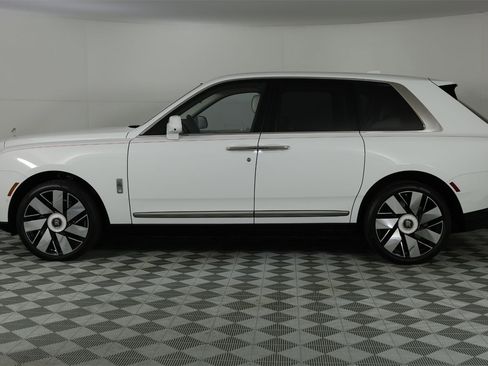New 2025 Rolls-Royce Cullinan w/ Dynamic Package image 2