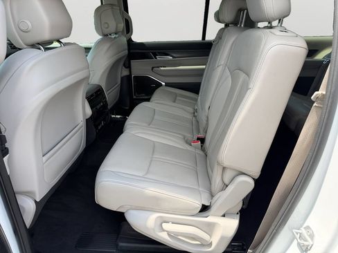Used 2024 Jeep Wagoneer L Series II w/ Flexible Seating Group AWD/4WD image 15