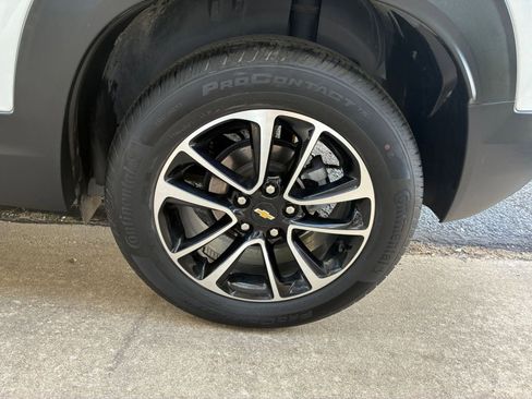 Used 2025 Chevrolet TrailBlazer LT FWD image 29