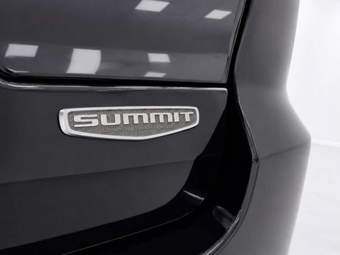 Used 2023 Jeep Grand Cherokee Summit AWD/4WD image 9