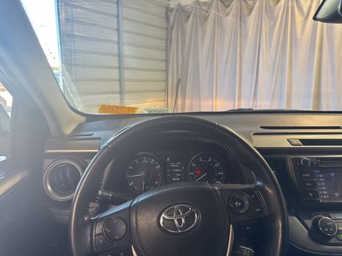 Used 2017 Toyota RAV4 XLE w/ Carpet Mat Package image 21