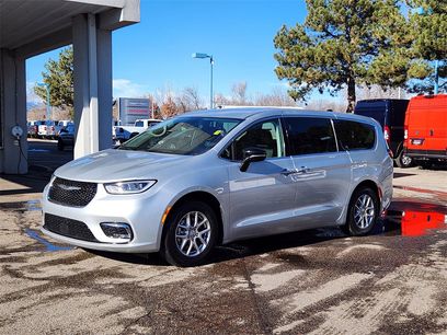 Used 2024 Chrysler Pacifica Touring-L