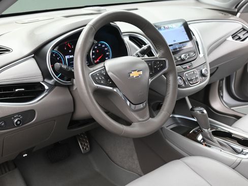 Used 2016 Chevrolet Malibu Premier w/ Driver Confidence Package II FWD image 12