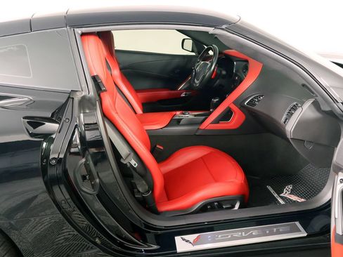 Used 2018 Chevrolet Corvette Stingray Coupe RWD image 30