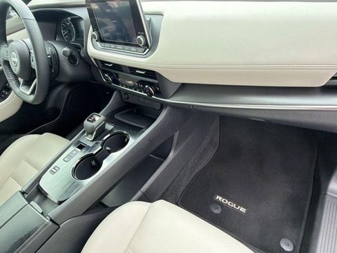 Used 2024 Nissan Rogue SV w/ SV Premium Package FWD image 33