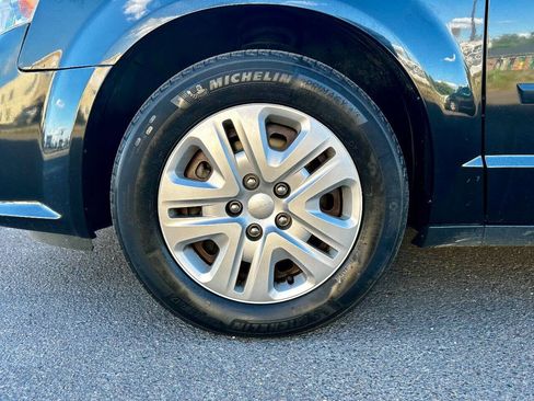 Used 2016 Dodge Grand Caravan image 32