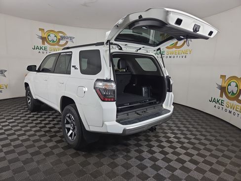 Used 2022 Toyota 4Runner TRD Off-Road Premium w/ Moonroof Package AWD/4WD image 33