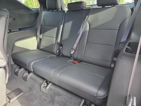 Used 2025 Chevrolet Traverse LT AWD/4WD image 13