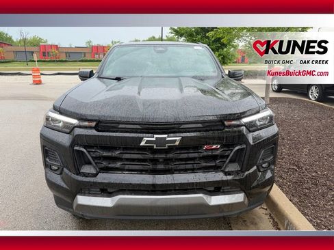 Used 2023 Chevrolet Colorado Z71 w/ Z71 Convenience Package 2 AWD/4WD image 3
