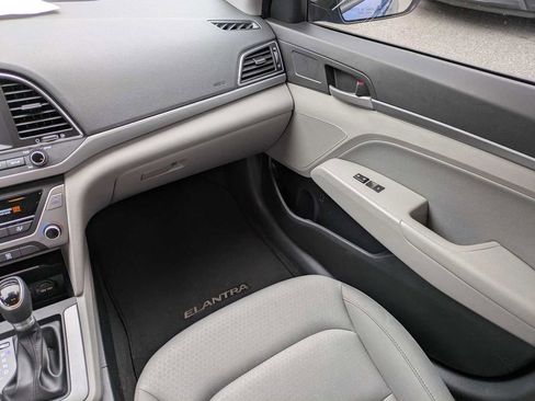 Used 2017 Hyundai Elantra SE image 16