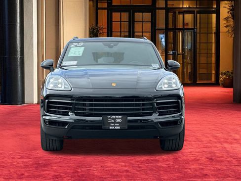 Used 2023 Porsche Cayenne Platinum Edition image 7