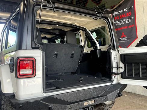 Used 2020 Jeep Wrangler Unlimited Sahara AWD/4WD image 18