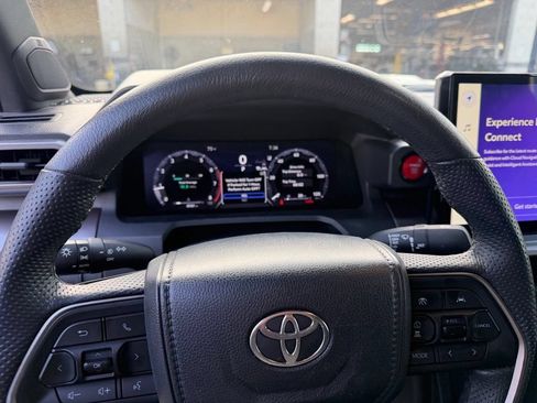 Used 2024 Toyota Tacoma TRD Sport w/ TRD Sport Premium Package AWD/4WD image 5