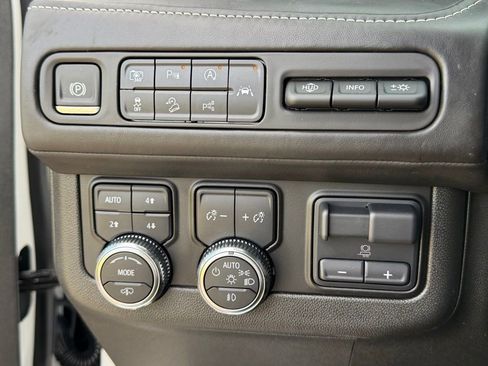 Used 2024 GMC Yukon Denali Ultimate AWD/4WD image 25