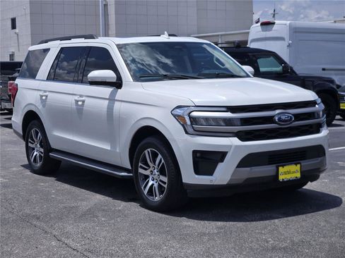 Used 2023 Ford Expedition XLT RWD image 3