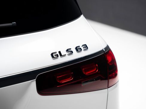 Used 2025 Mercedes-Benz GLS 63 AMG 4MATIC image 34