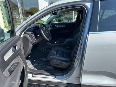 Used 2025 Volvo XC40 B5 Plus AWD/4WD image 12
