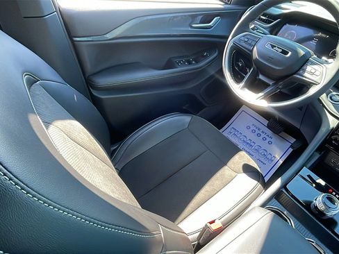 New 2025 Jeep Grand Cherokee Altitude image 15