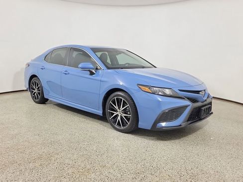 Used 2024 Toyota Camry SE FWD image 4