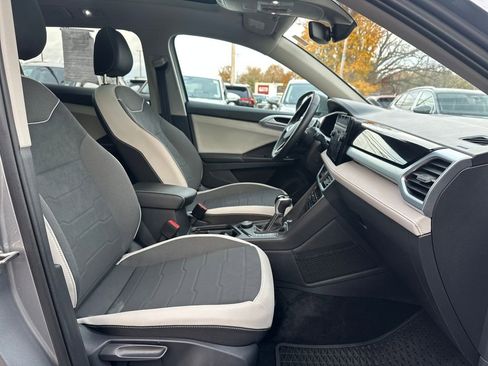 New 2025 Volkswagen Taos SE image 29