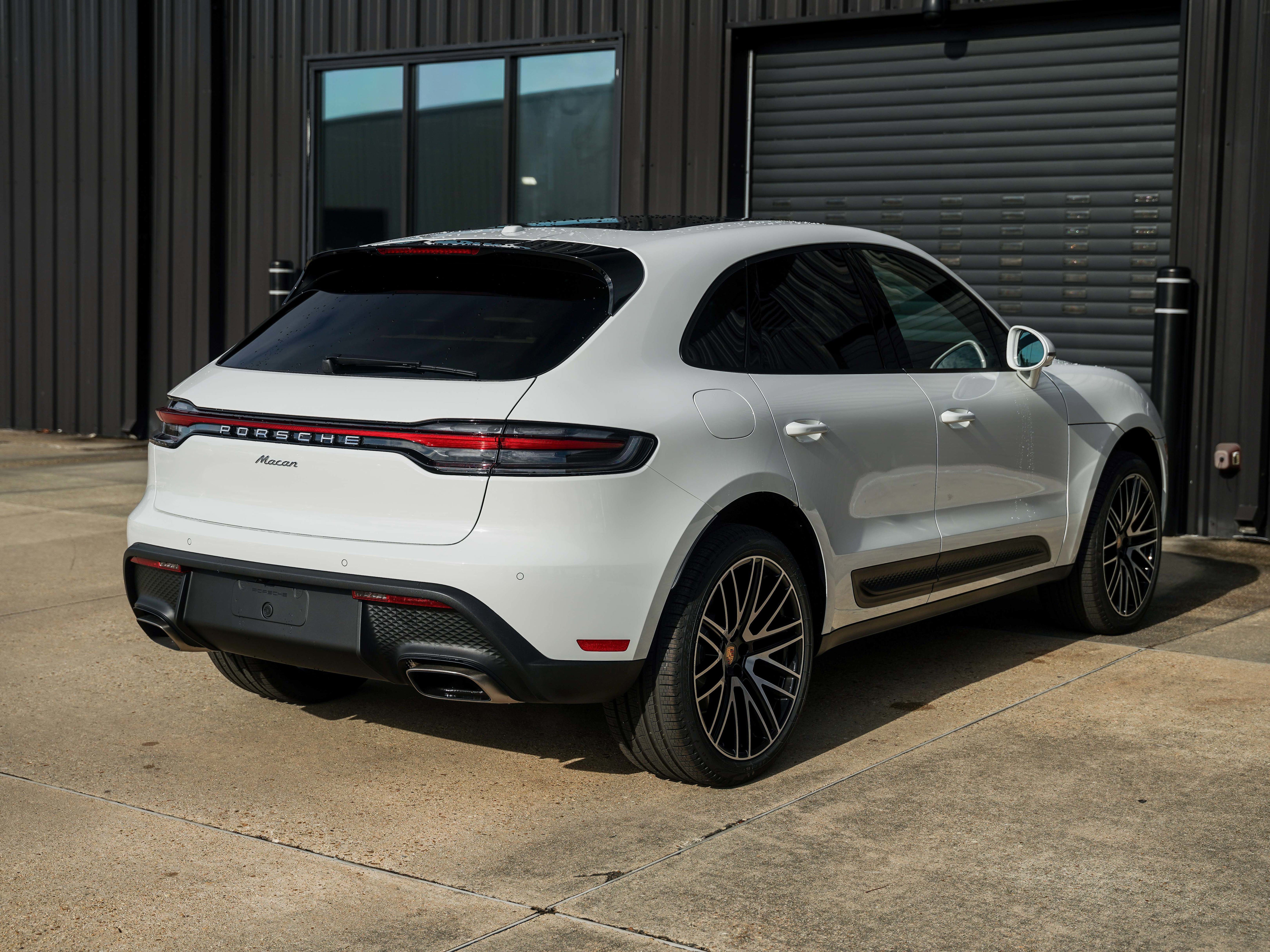 Certified 2026 Porsche Macan AWD/4WD image 10