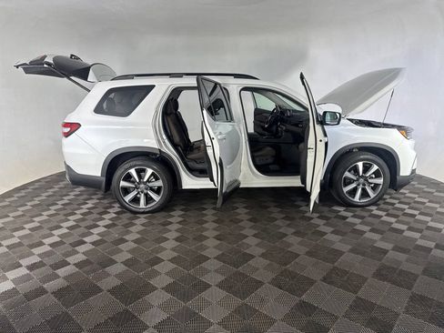 Used 2025 Honda Pilot Elite image 17