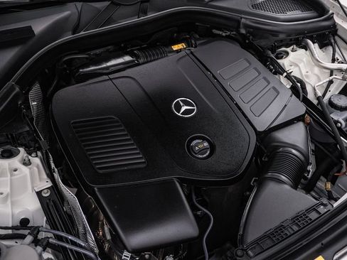 Used 2024 Mercedes-Benz GLC 300 4MATIC image 30