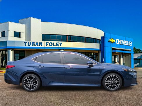 Used 2025 Toyota Camry XLE w/ Premium Package FWD image 8