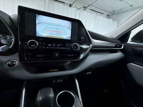 Certified 2024 Toyota Highlander XLE AWD/4WD image 14